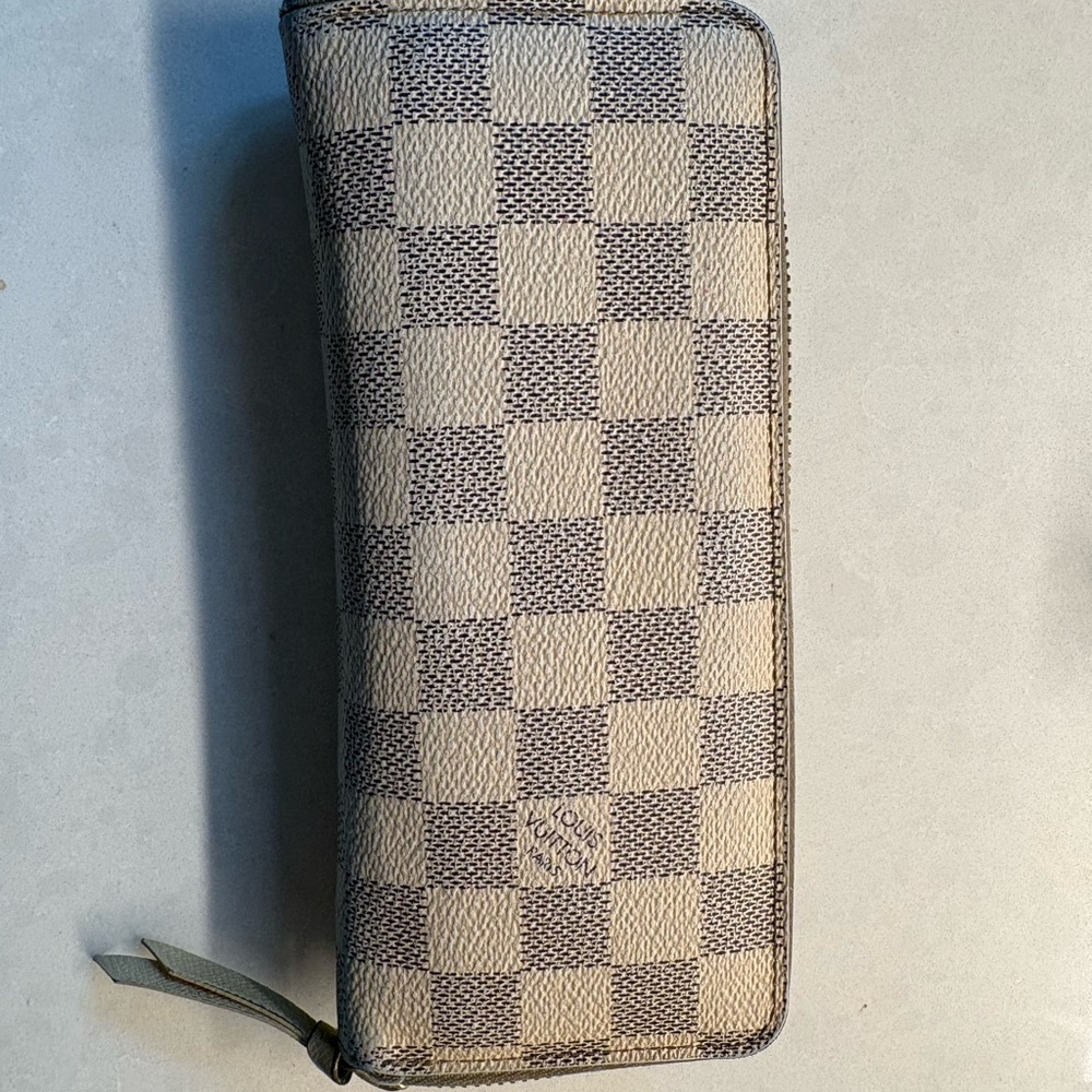 Louis Vuitton Damier Azure pattern Zippy Organizer Wallet